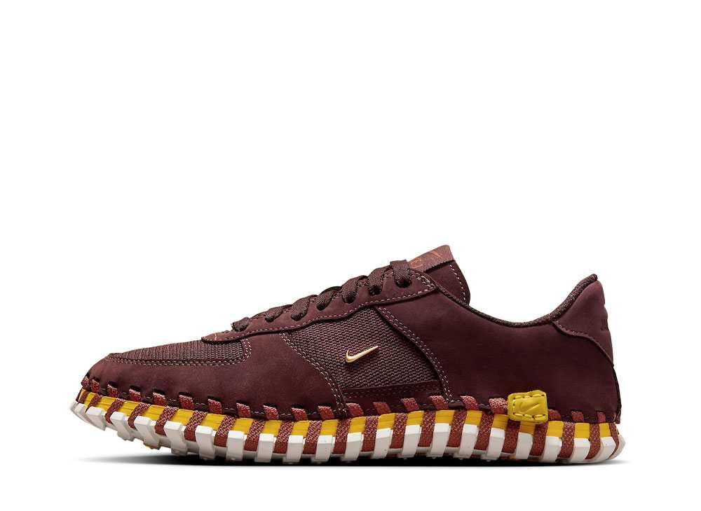 ジャックムス × ナイキ ウィメンズ Jフォース1 ロー LX アース ジャックムス × ナイキ ウィメンズ Jフォース1 ロー LX アース